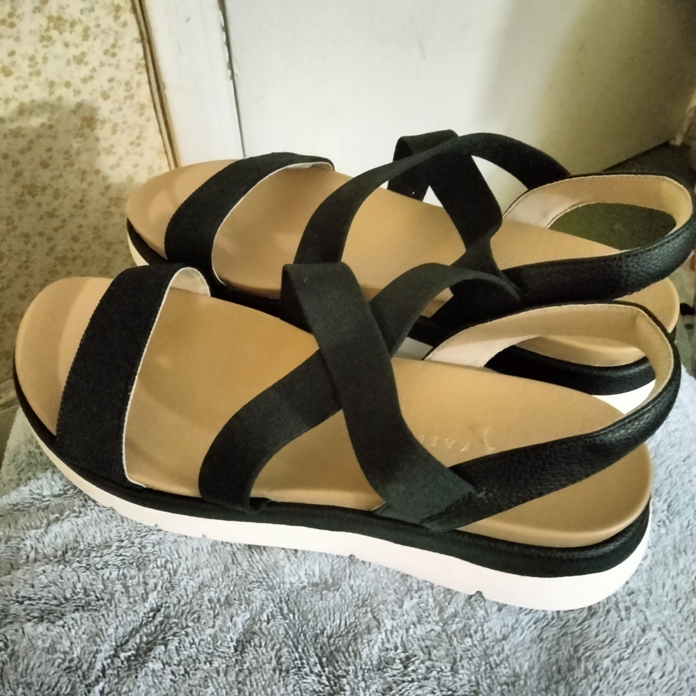 Kelly & Katie Black Contemporary Sandals